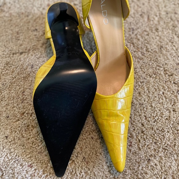 Yellow Heels - Picture 4 of 4
